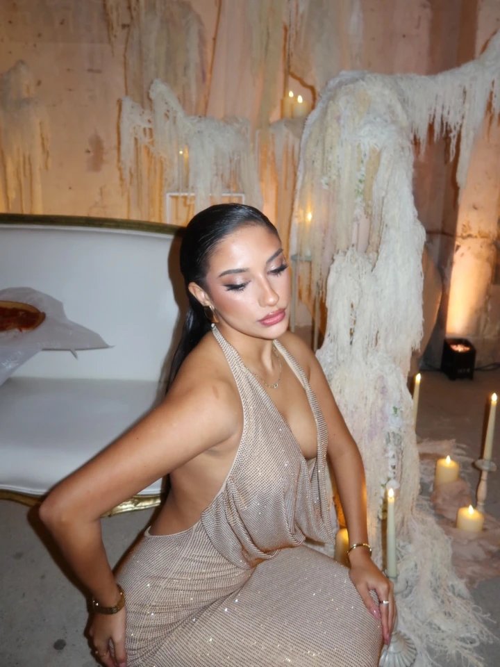 Shakira Khan Looks