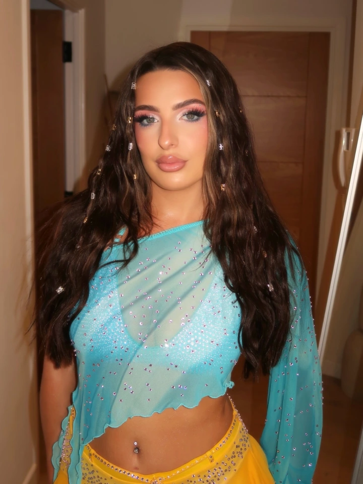 Toni Laites Hot Navel