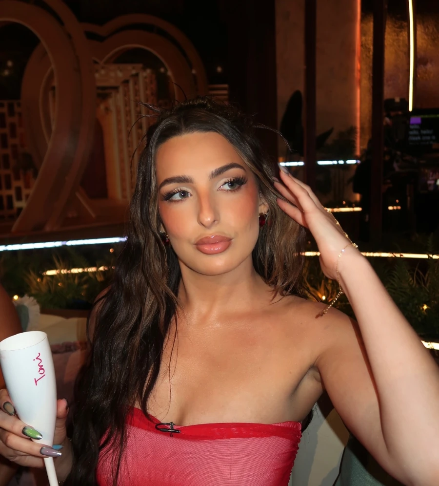 Toni Laites Hot