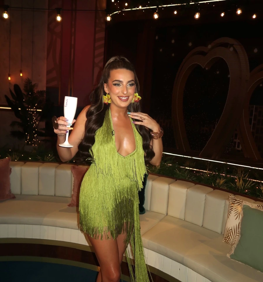 Toni Laites Hottest Cleavage Ever