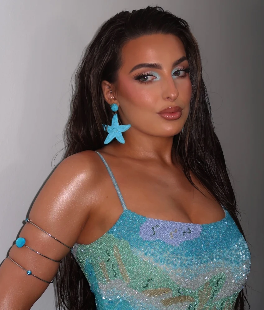 Toni Laites has beautiful Dark Brown eyes