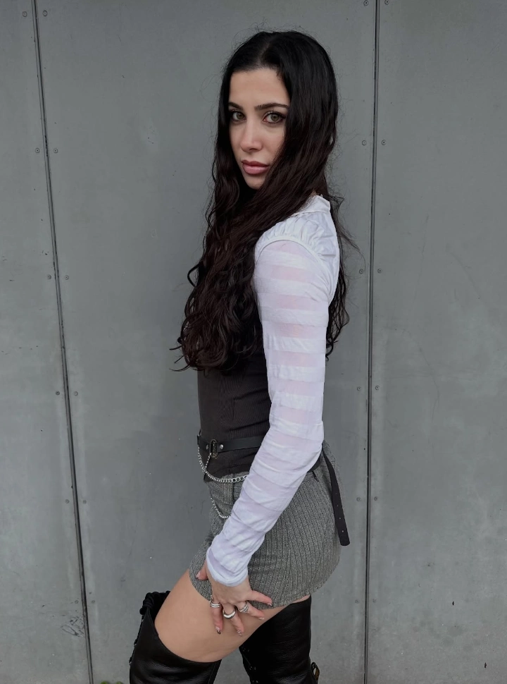Yasmin Pettet Beautiful Thighs