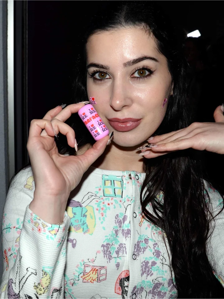 Yasmin Pettet Cute Eyes