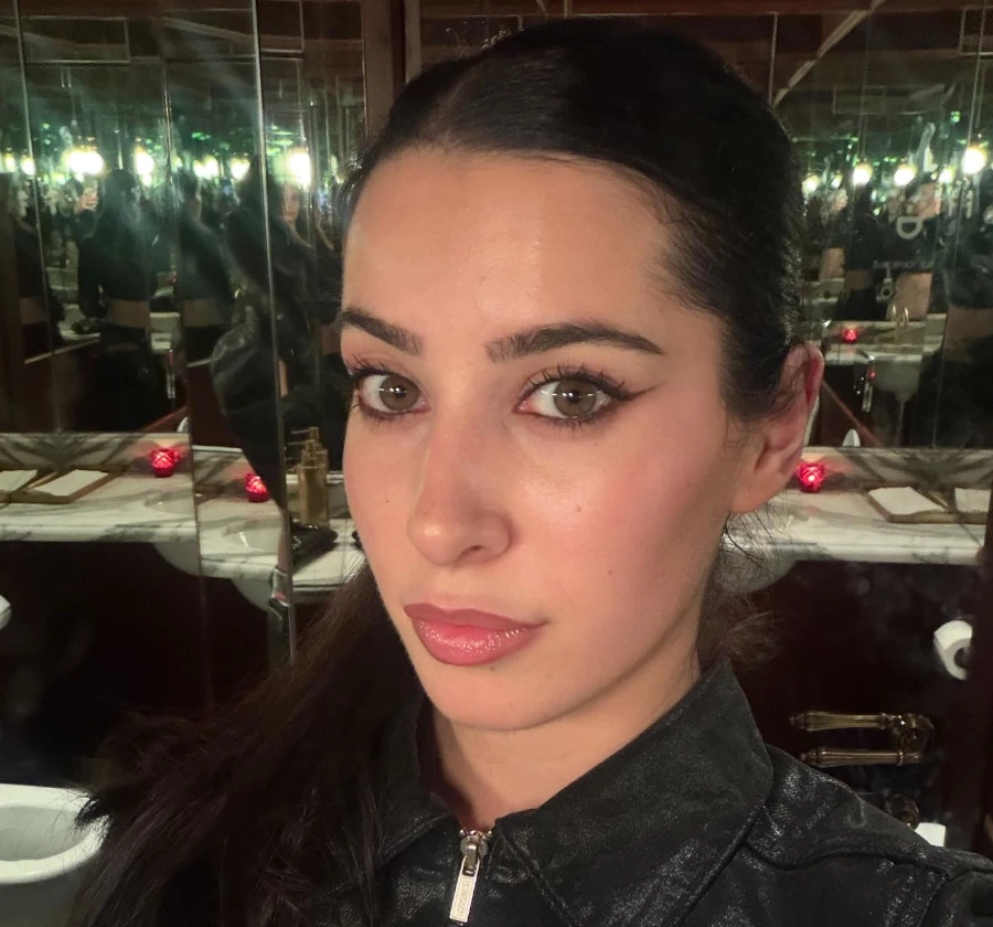 Yasmin Pettet Fabulous Eyes