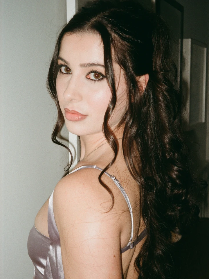 Yasmin Pettet Hot Face