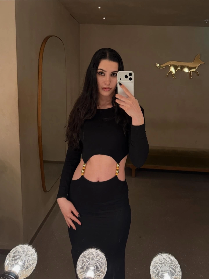 Yasmin Pettet Hot Navel