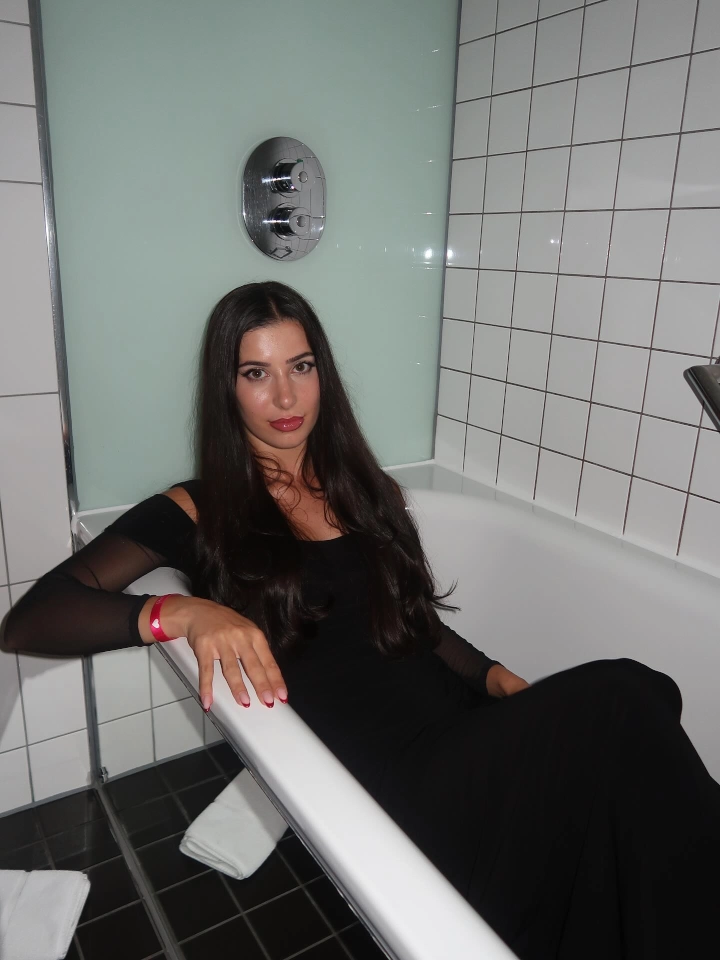 Yasmin Pettet Hot and Gorgeous Looks for Image Ever