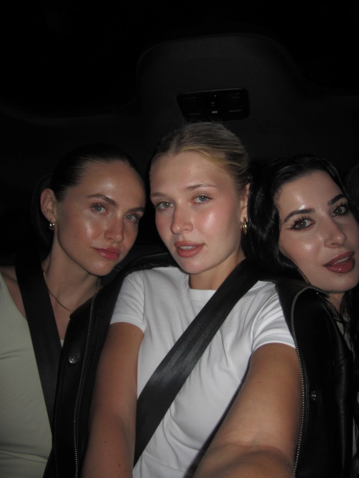 Yasmin Pettet Hot and Gorgeous Looks for Image