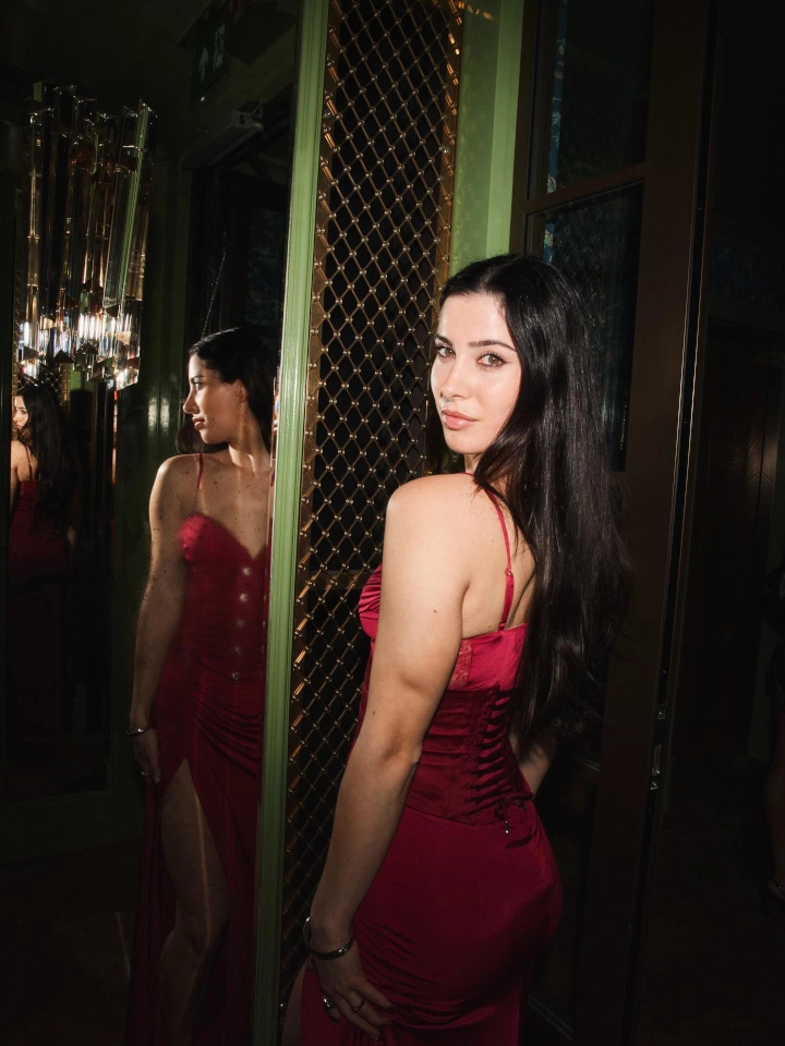 Yasmin Pettet Hot and Lovely Back