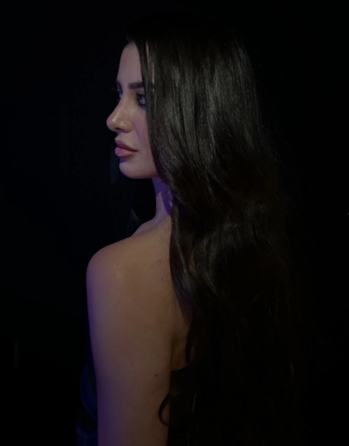 Yasmin Pettet Lovely Back