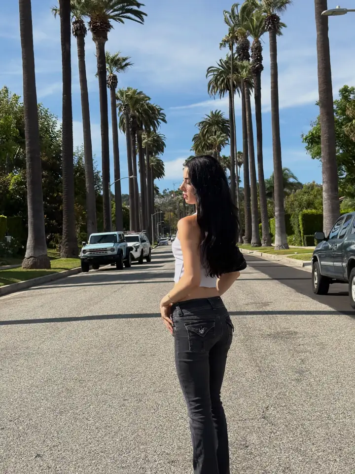 Yasmin Pettet beautiful back