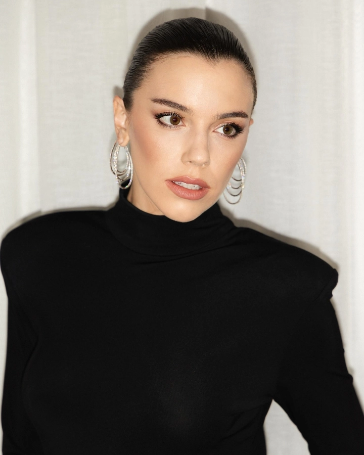 Alice Wegmann Beautiful Eyes