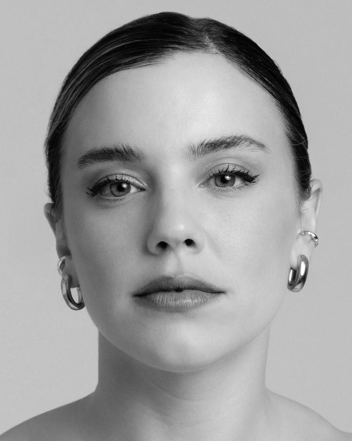 Alice Wegmann Cute Eyes