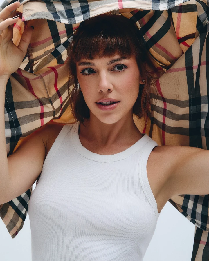 Alice Wegmann Cute and Lovely Image
