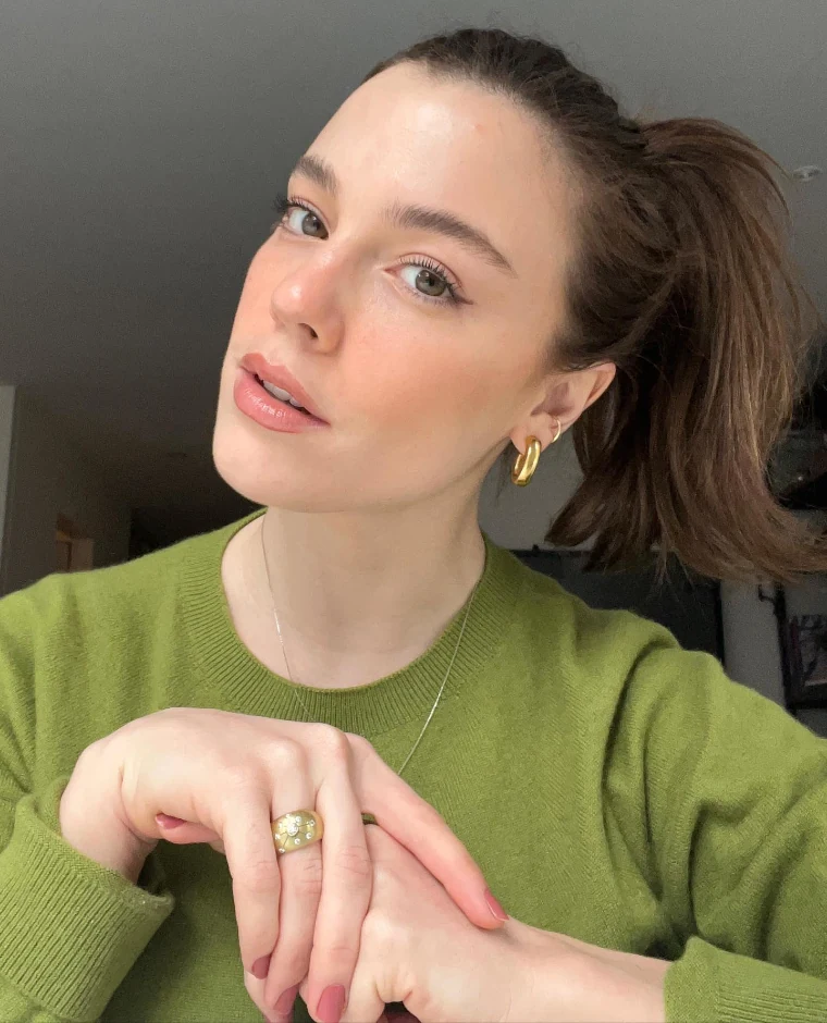 Alice Wegmann Fabulous Looks
