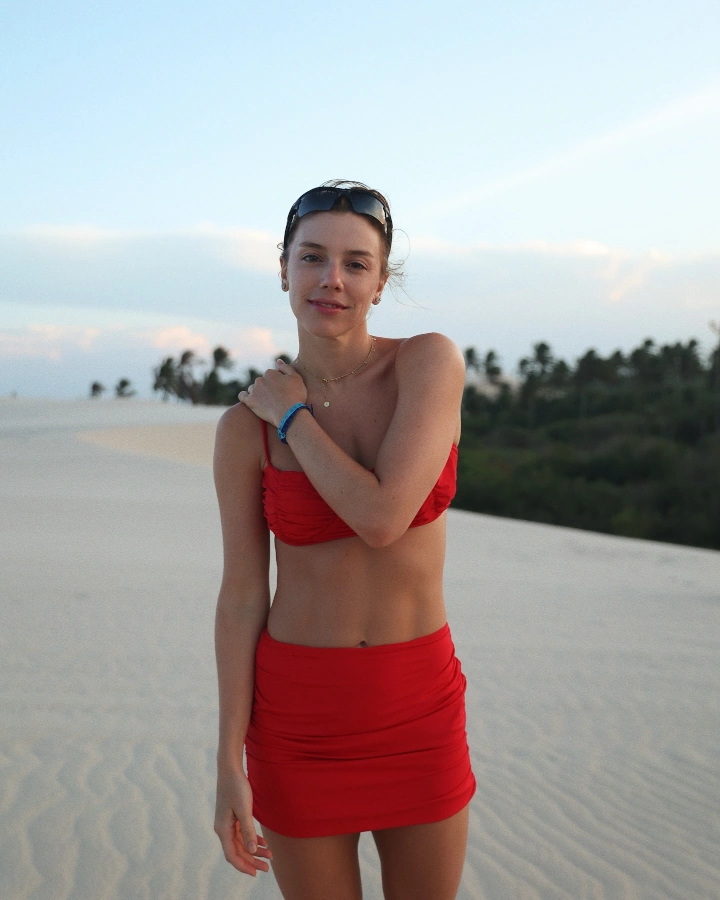 Alice Wegmann Navel