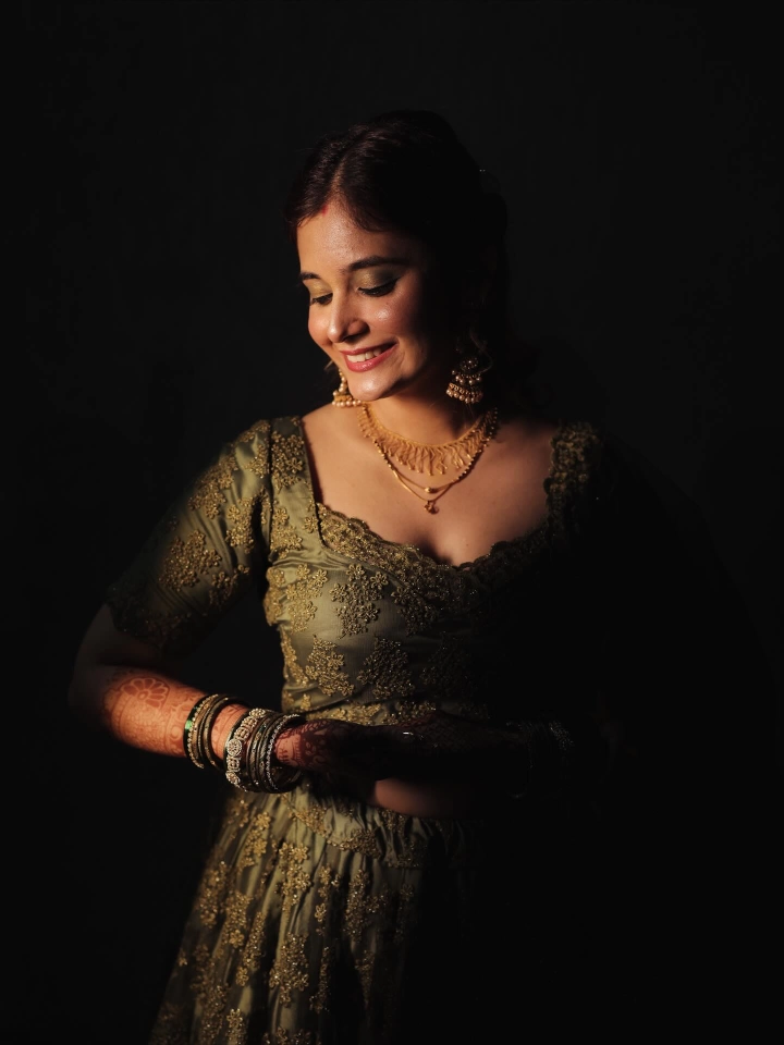 Anushka Pimputkar Cutest Cleavage Shown Ever