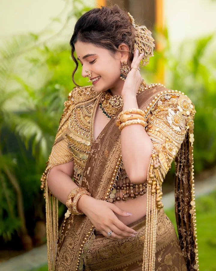 Anushka Pimputkar Cutest and Prettiest Looks