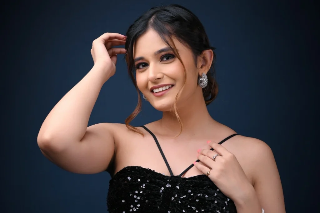 Anushka Pimputkar Fabulous Looks