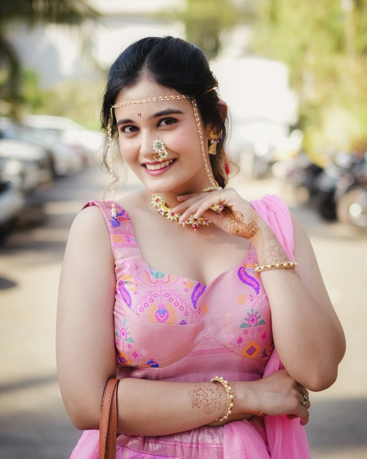 Anushka Pimputkar Fabulous Maharashtrian Look