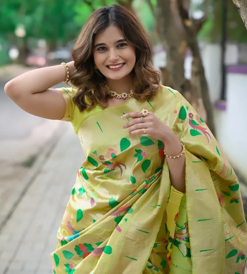 Anushka Pimputkar Gorgeous Looks