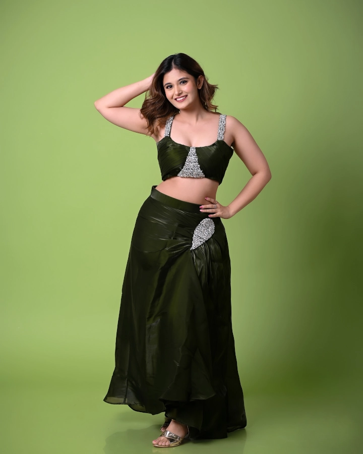 Anushka Pimputkar Height