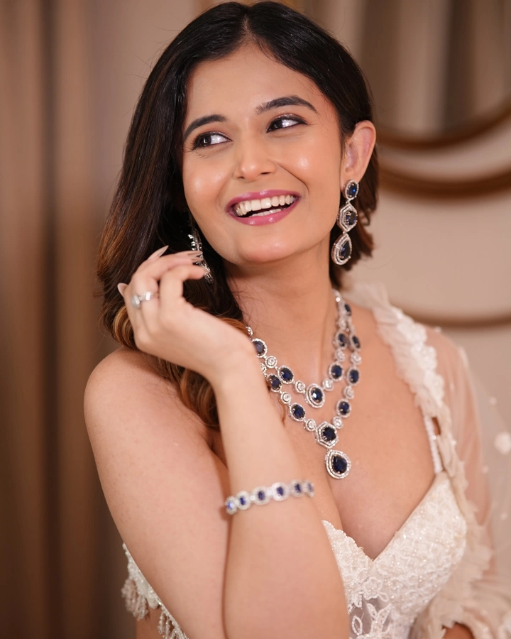 Anushka Pimputkar Hot Deep Cleavage Shown Ever