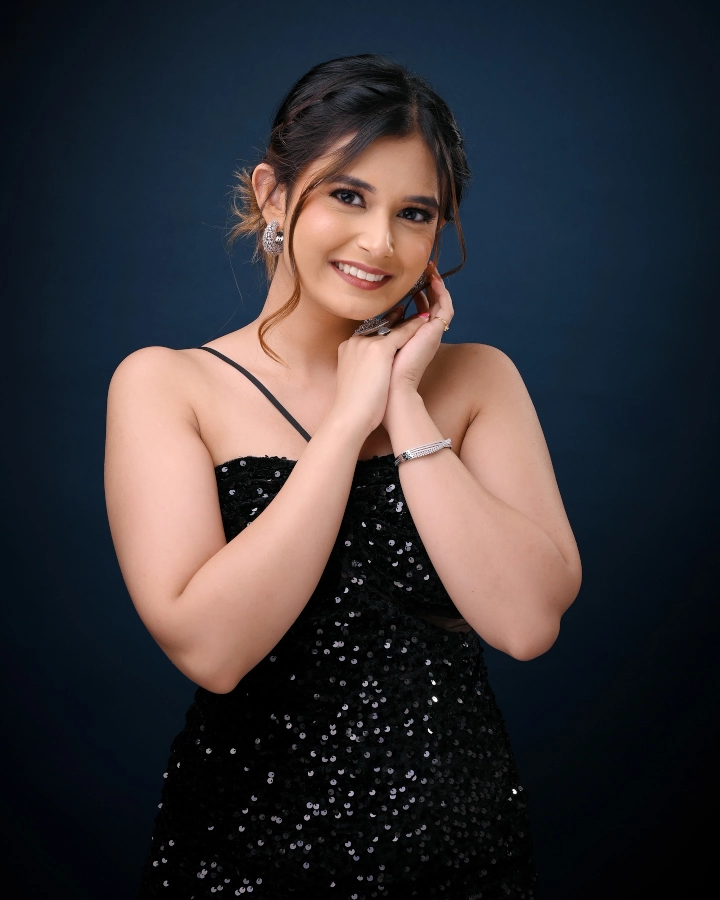 Anushka Pimputkar Hot