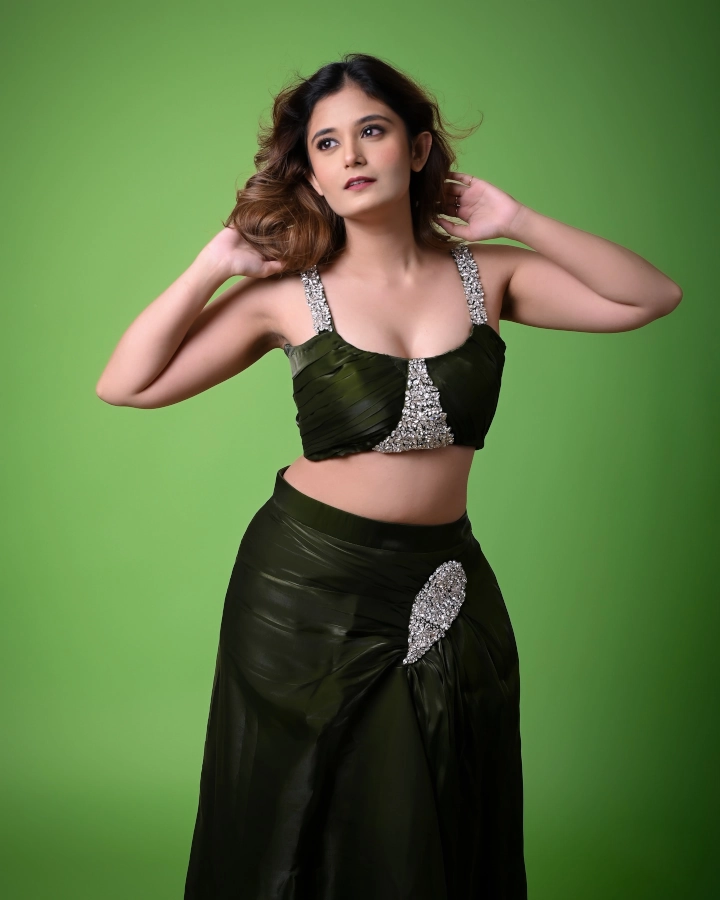 Anushka Pimputkar Hottest Cleavage Ever
