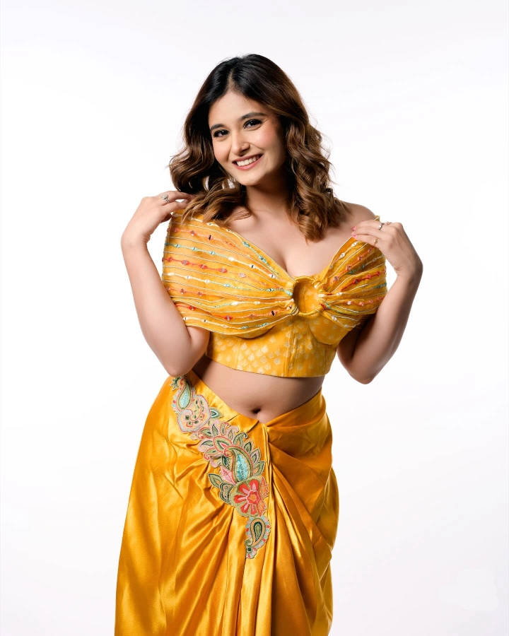Anushka Pimputkar Hottest and Cutest Cleavage Shown Ever