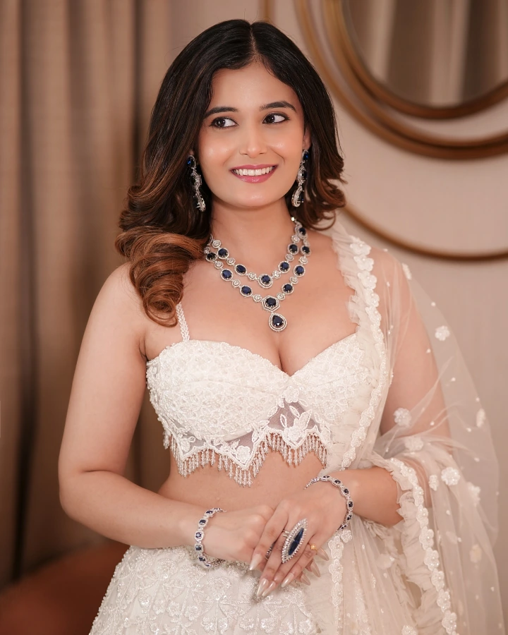 Anushka Pimputkar Hottest and Cutest Cleavage