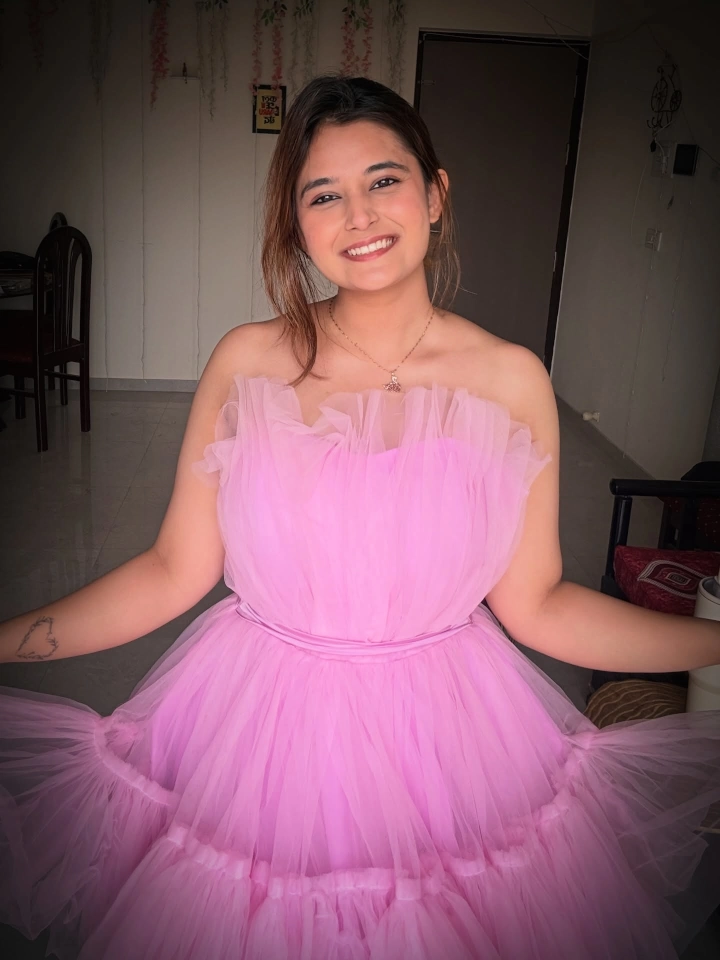 Anushka Pimputkar Hottest