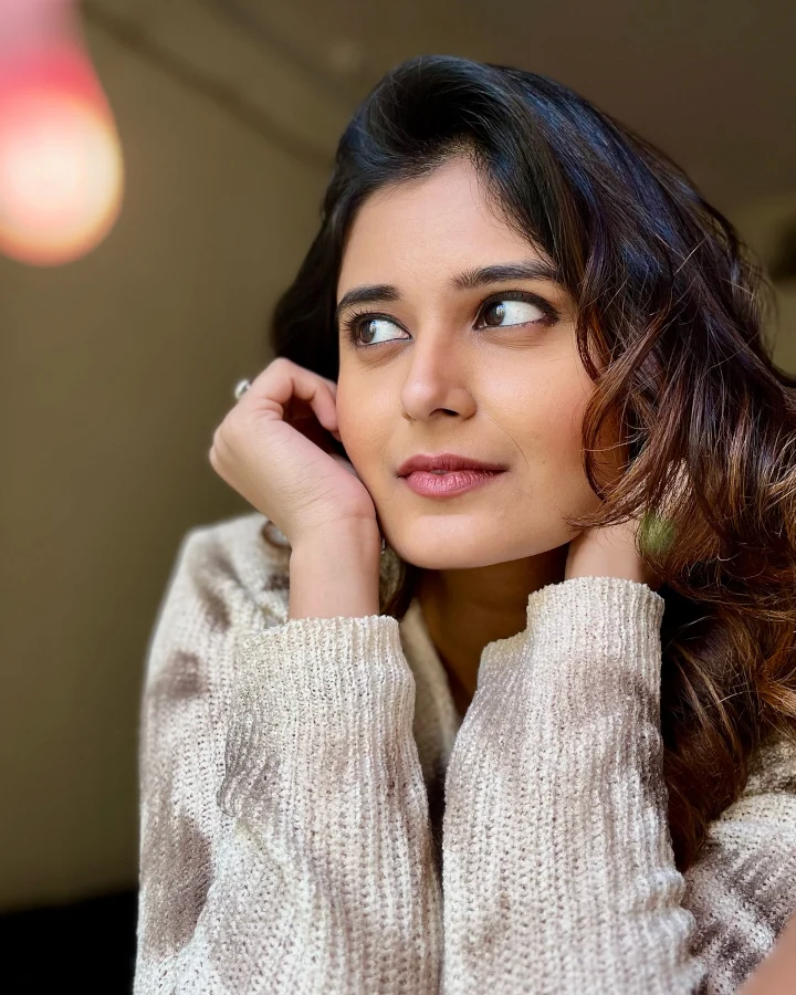 Anushka Pimputkar Instagram Images