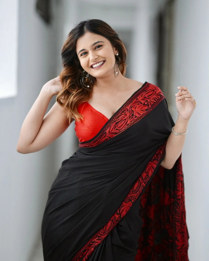 Anushka Pimputkar Looking Stunningly Gorgeous