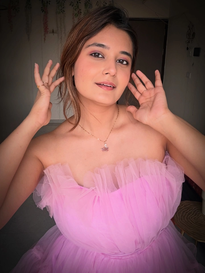 Anushka Pimputkar Model