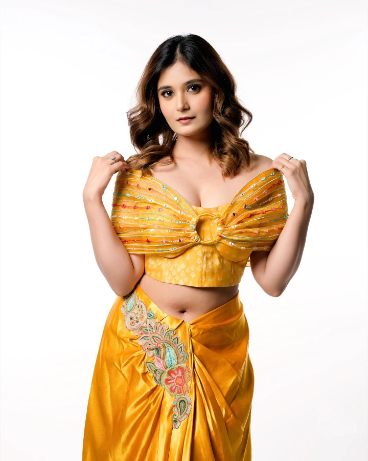 Anushka Pimputkar Navel