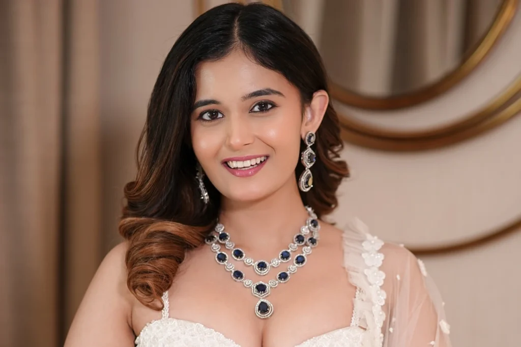 Anushka Pimputkar Pretty Looks