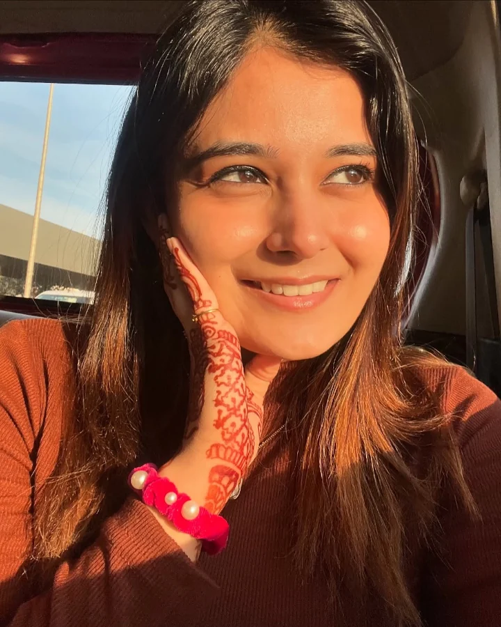 Anushka Pimputkar Sun Kissed Image