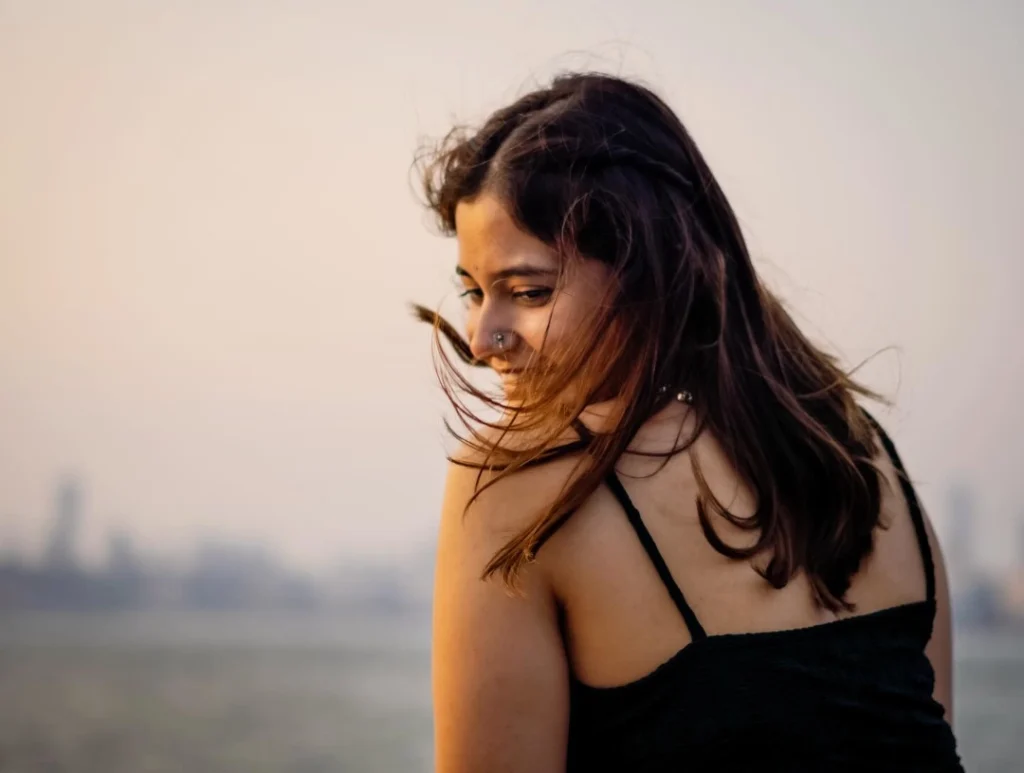 Anushka Pimputkar beautiful back