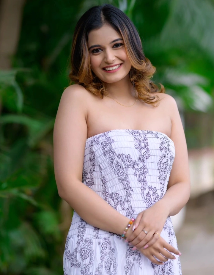 Anushka Pimputkar has Beautiful looks & Innocent Smile which makes her different from others