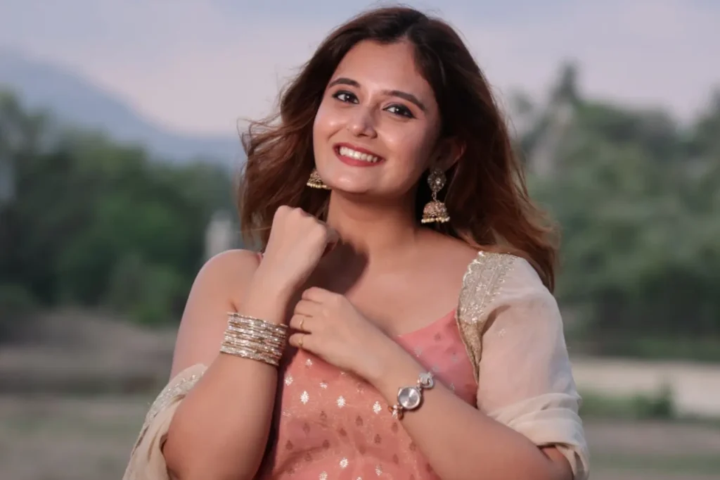Anushka Pimputkar has beautiful Dark Brown eyes