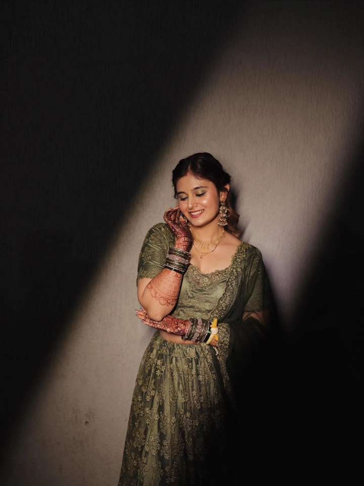 Anushka Pimputkar in a Hot Indian Traditional Dress Ever