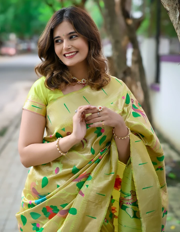 Anushka Pimputkar in an Extremely Lovely Maharashtrian Look
