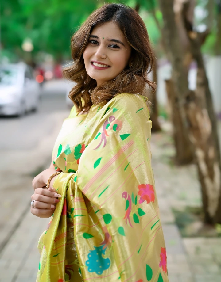 Anushka Pimputkar in an Extremely Lovely Marathi Look
