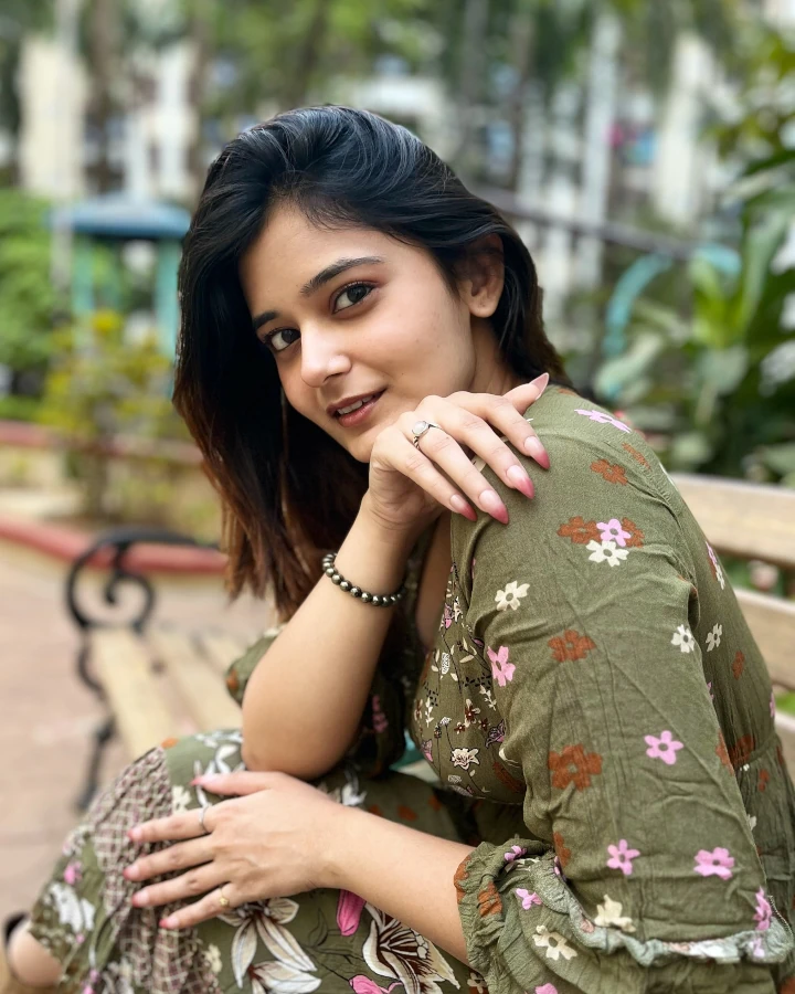 Anushka Pimputkar is a Gorgeous Indian Actress & a Beautiful Model