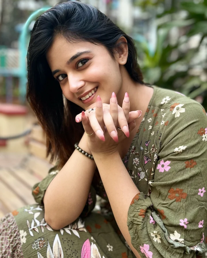 Anushka Pimputkar is very much in love of doing nail art