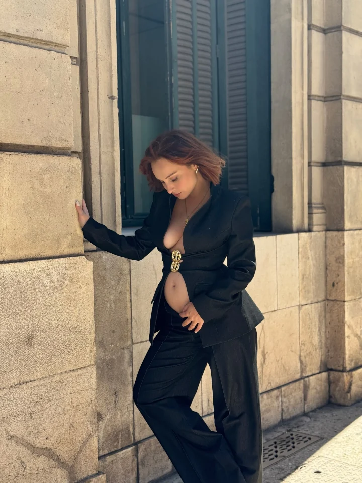 Başak Gümülcinelioğlu Extreamly Hot Navel