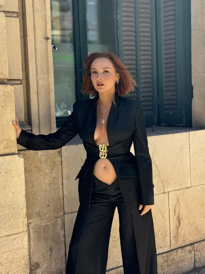 Başak Gümülcinelioğlu Hot Navel