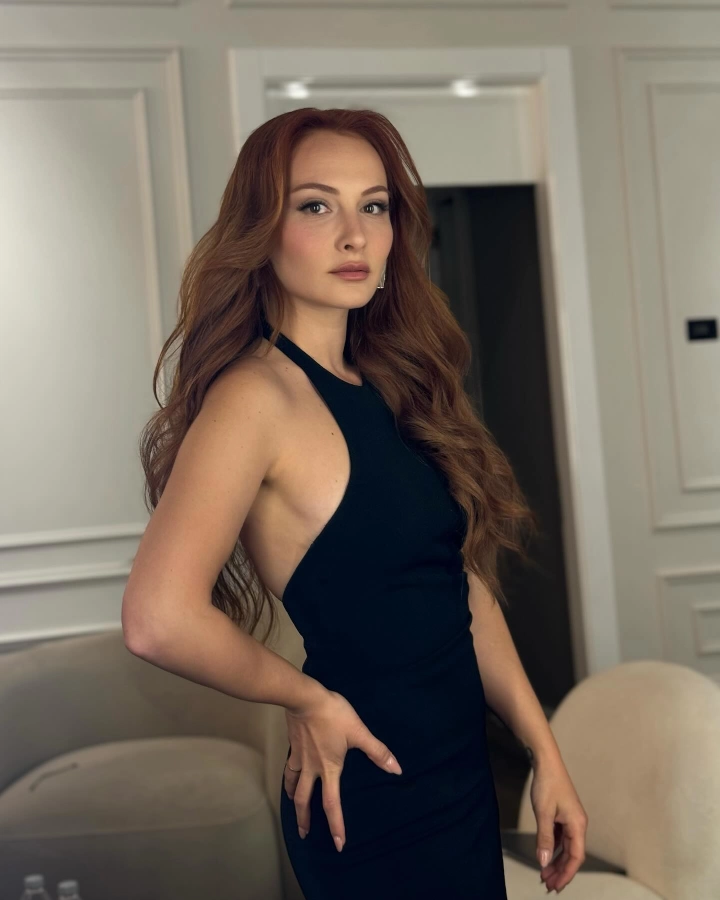 Başak Gümülcinelioğlu Hottest Figure