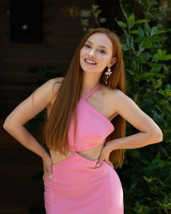 Başak Gümülcinelioğlu Looking Stunningly Gorgeous